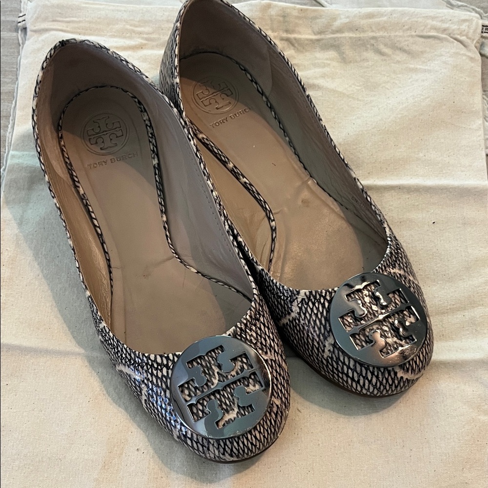 Tory Burch Women's Black and Cream Patterned Flats